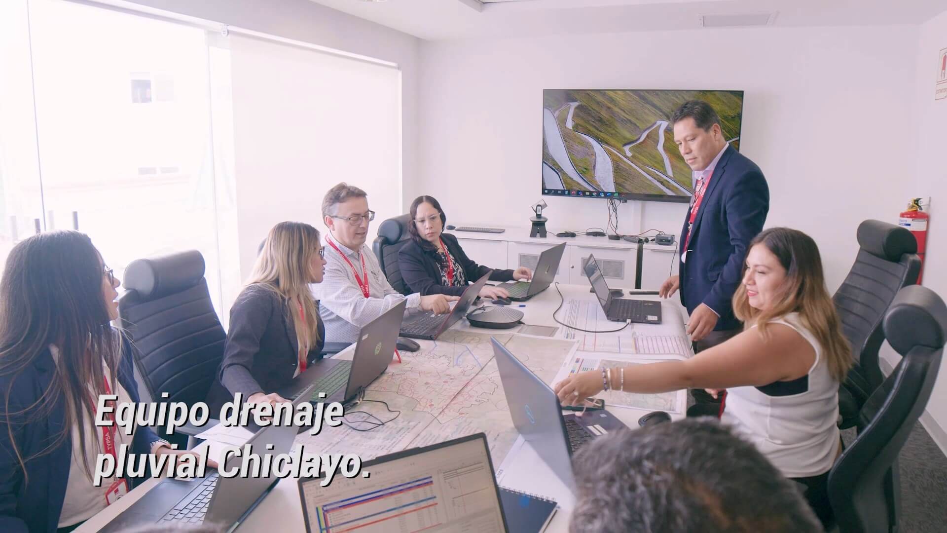 equipo drenaje pluvial Sullana 